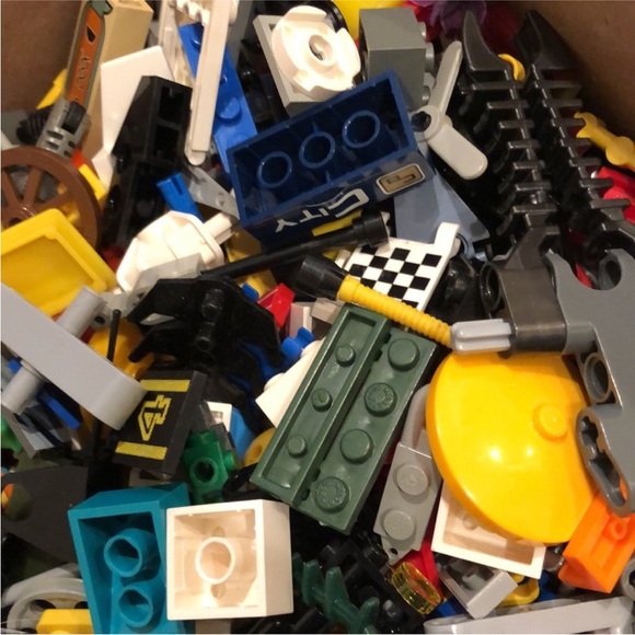 2 pounds assorted Lego Pieces - Picture 3 of 8